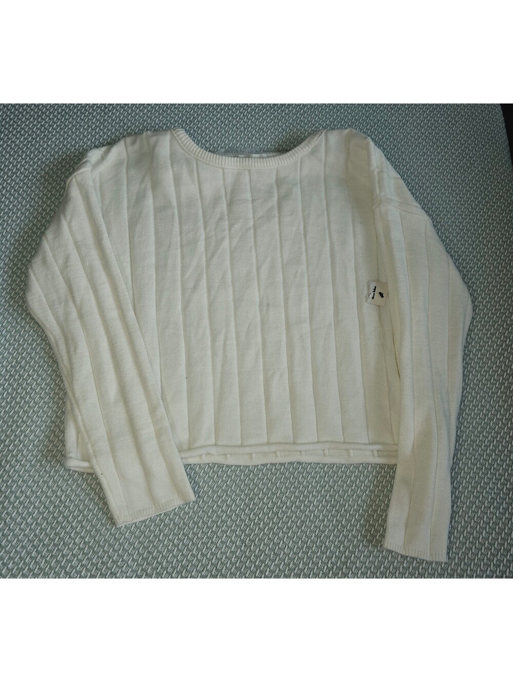 Ladies No Boundaries sweater White size small. NWT
